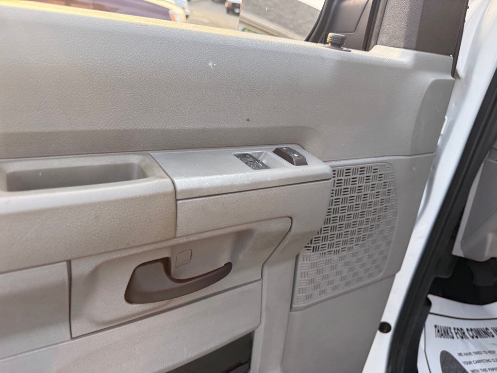 2014 Ford Econoline Image 24