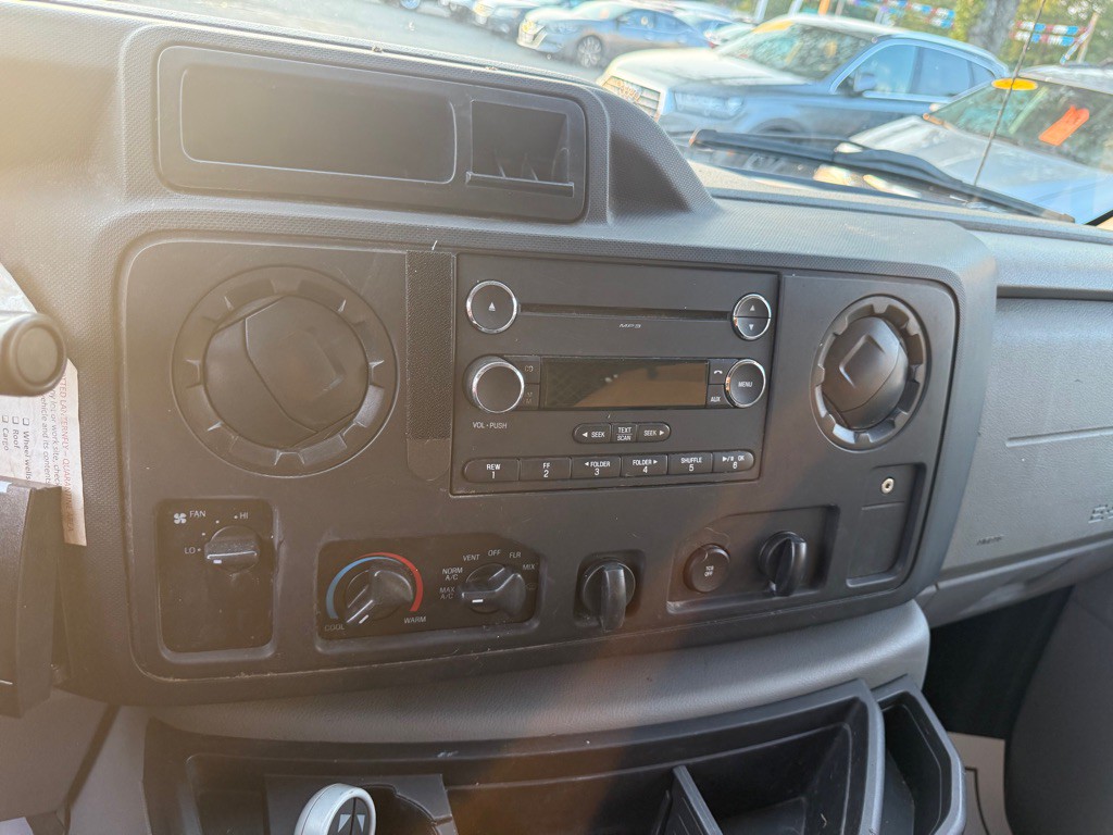 2014 Ford Econoline Image 30