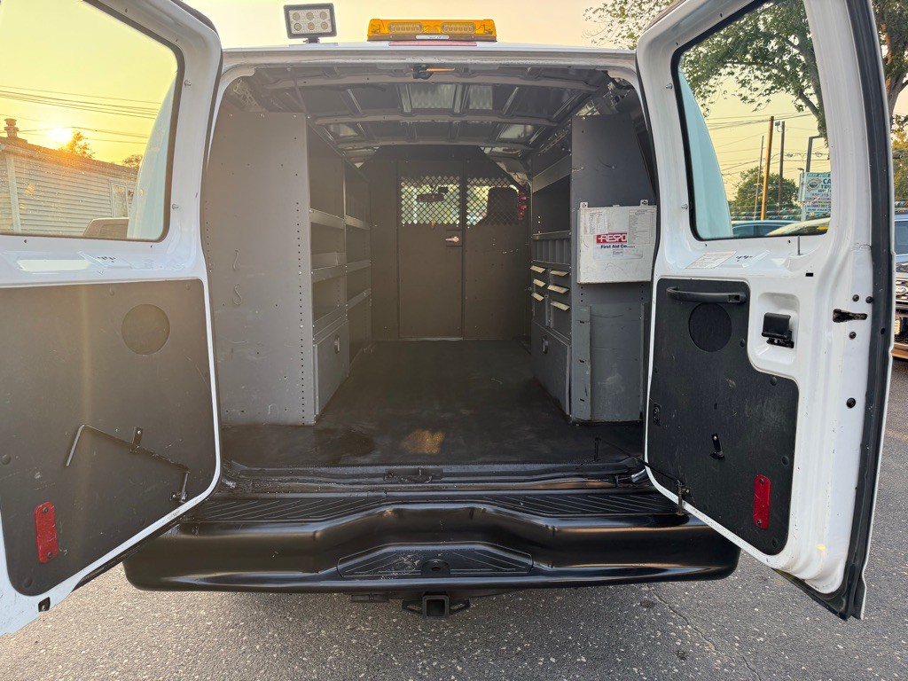 2014 Ford Econoline Image 31