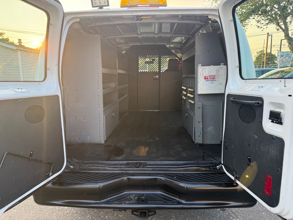 2014 Ford Econoline Image 32
