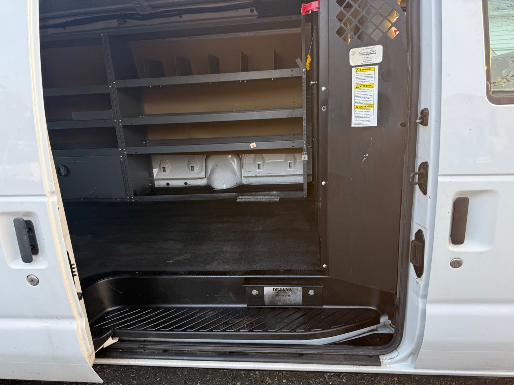 2014 Ford Econoline Image 38