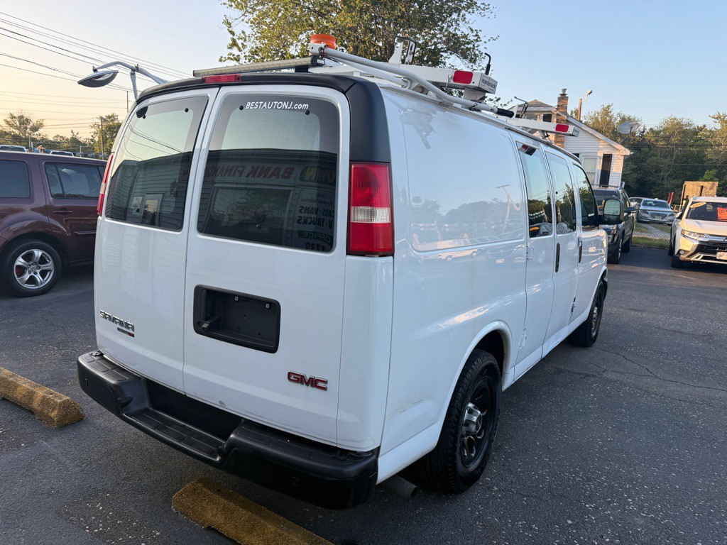 2014 GMC Savana Image 2