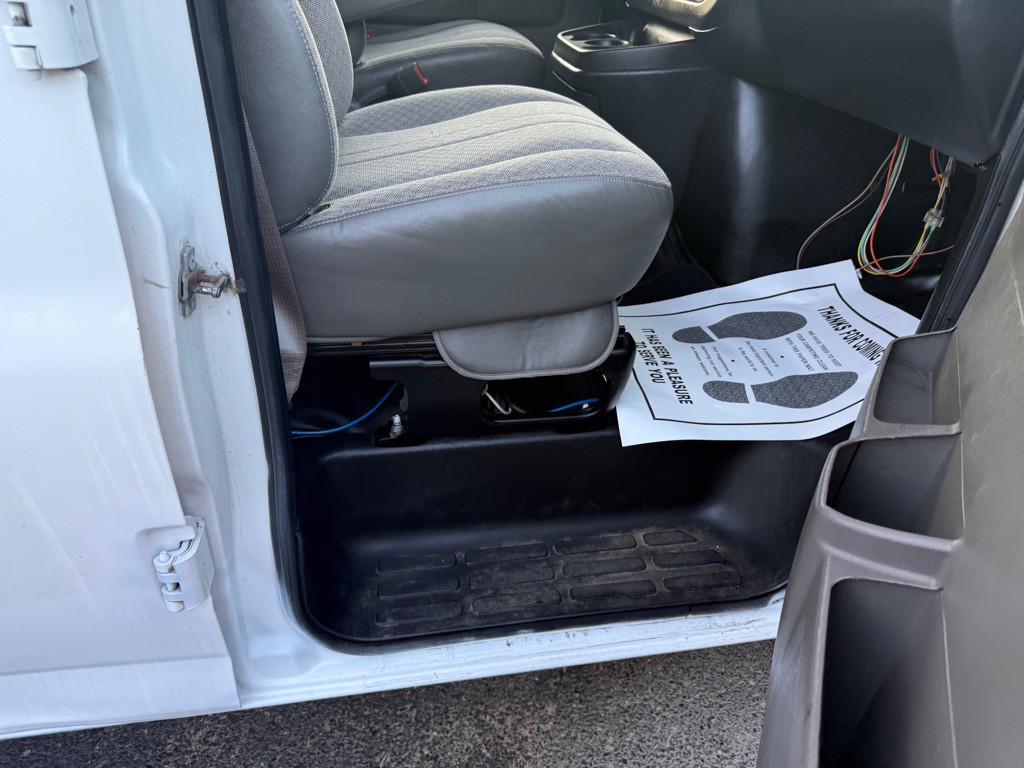 2014 GMC Savana Image 17
