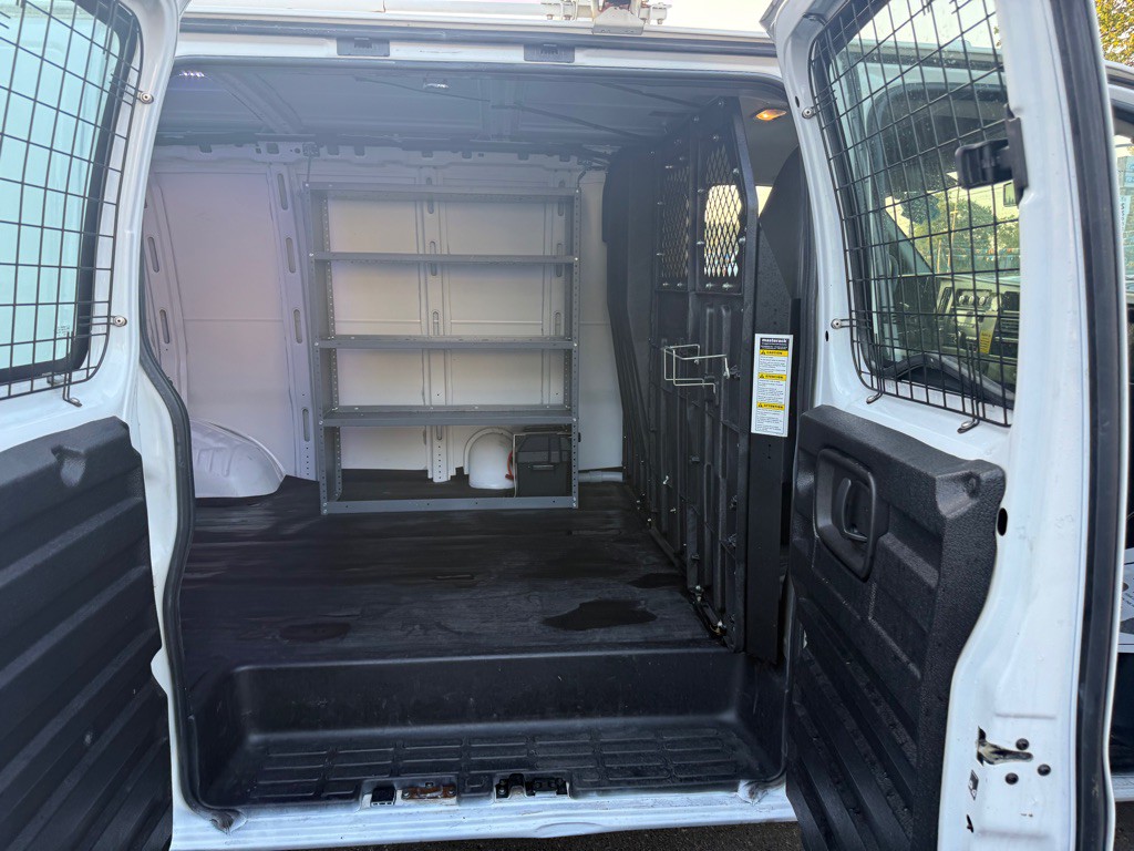 2014 GMC Savana Image 24
