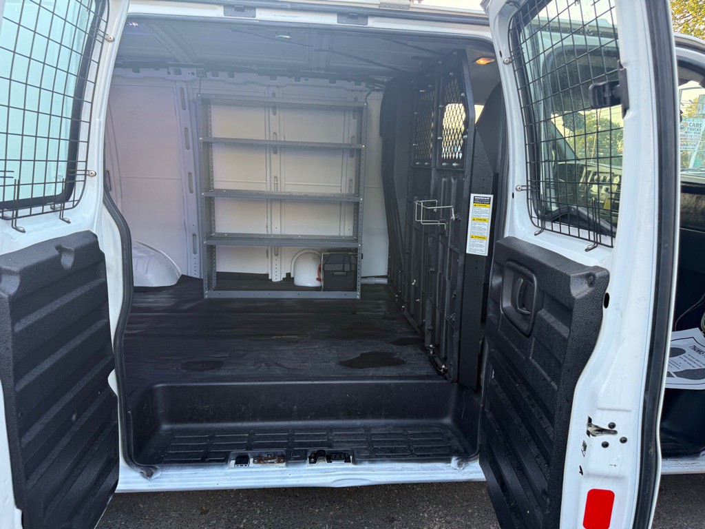 2014 GMC Savana Image 27