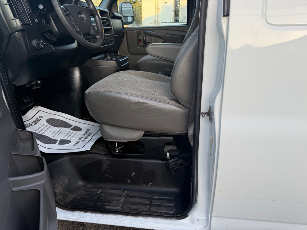 2014 GMC Savana Image 29