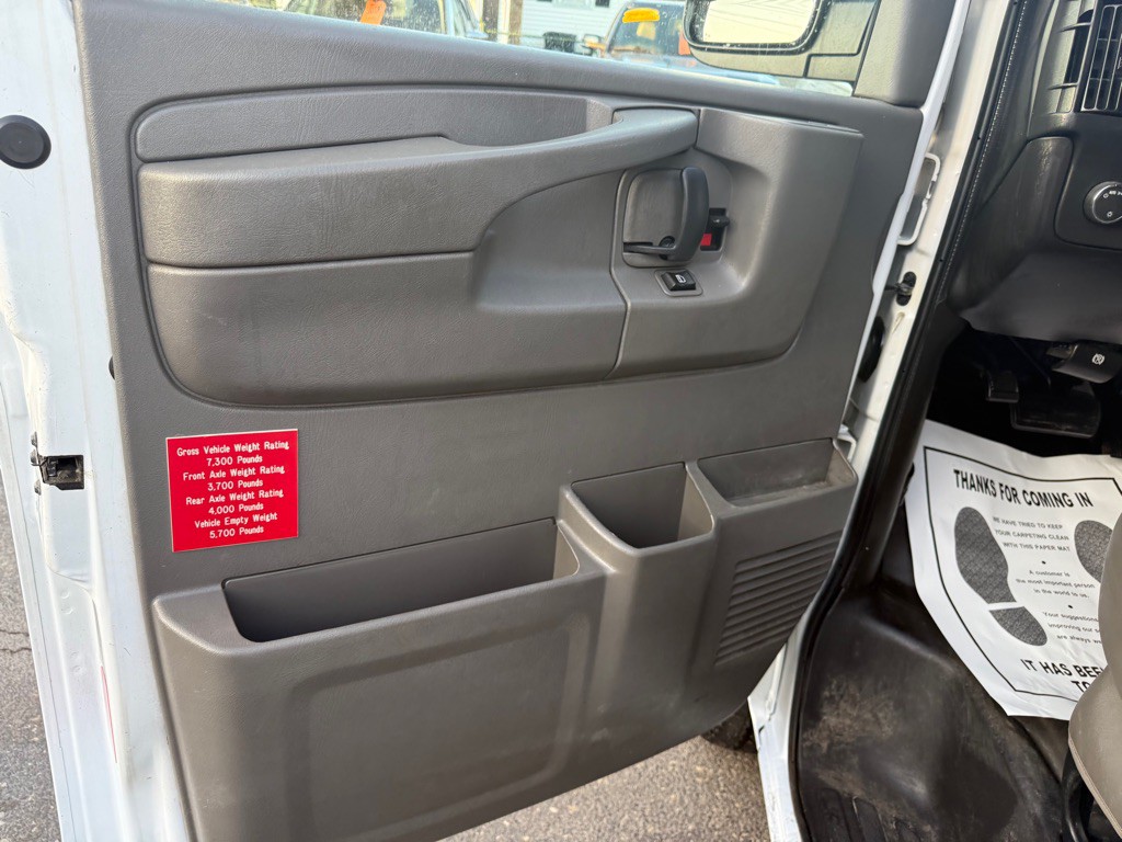 2014 GMC Savana Image 30