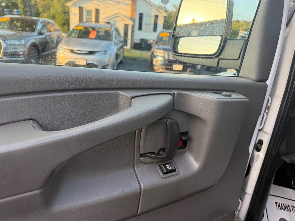2014 GMC Savana Image 31