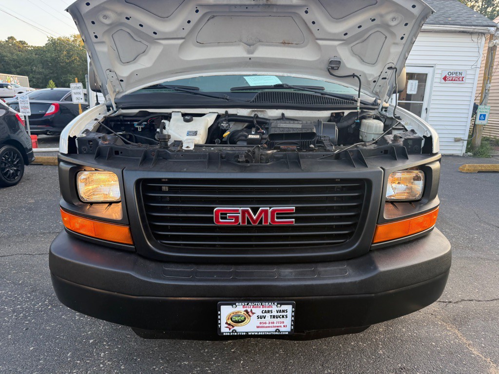 2014 GMC Savana Image 40