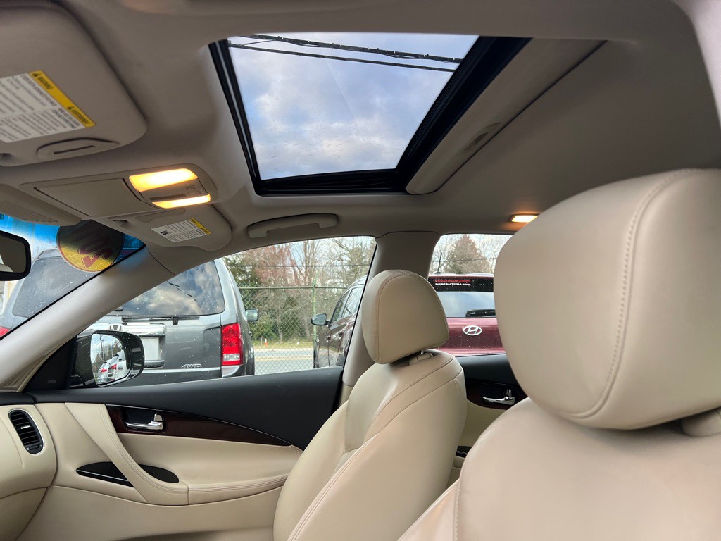 2016 INFINITI QX50 Image 16