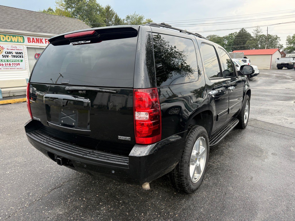 2011 Chevrolet Tahoe Image 3