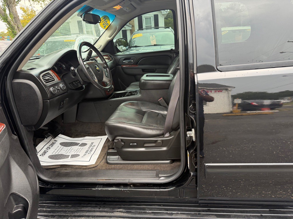 2011 Chevrolet Tahoe Image 12