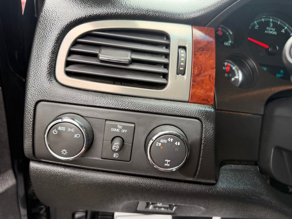 2011 Chevrolet Tahoe Image 30
