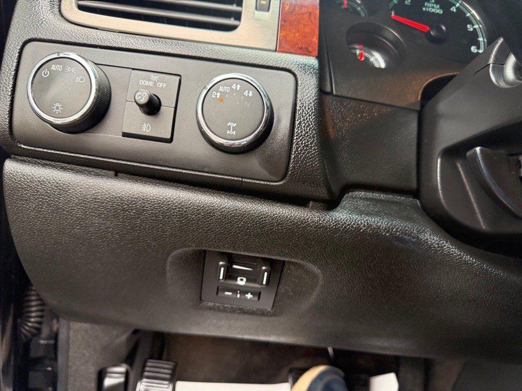 2011 Chevrolet Tahoe Image 31