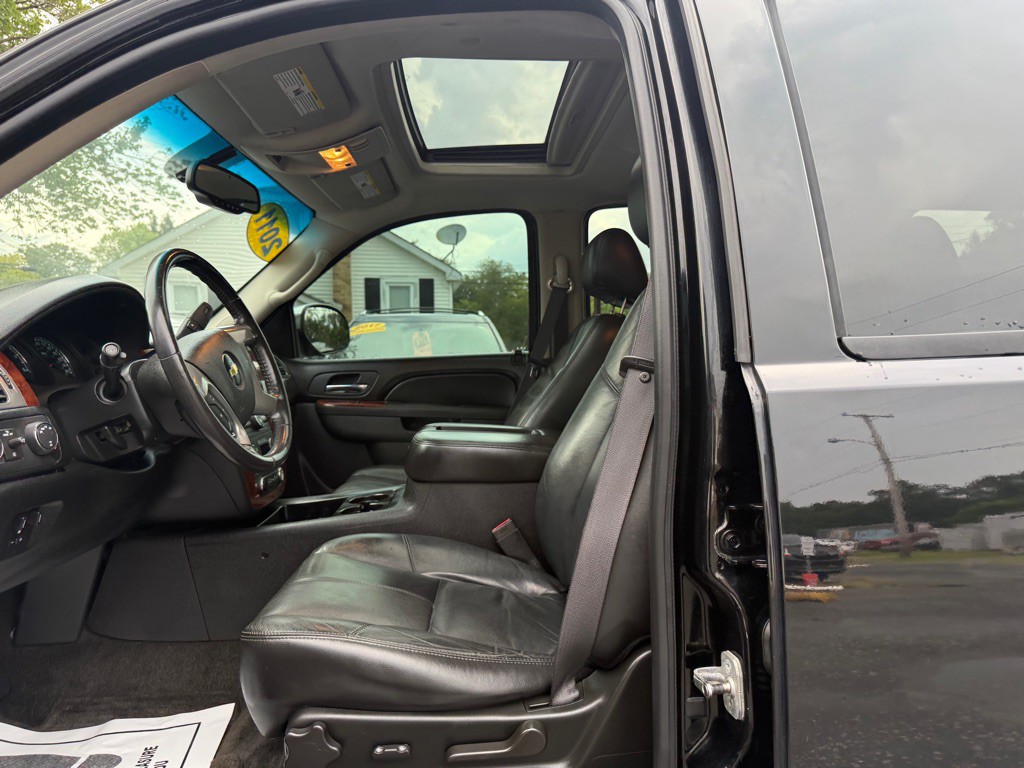 2011 Chevrolet Tahoe Image 32