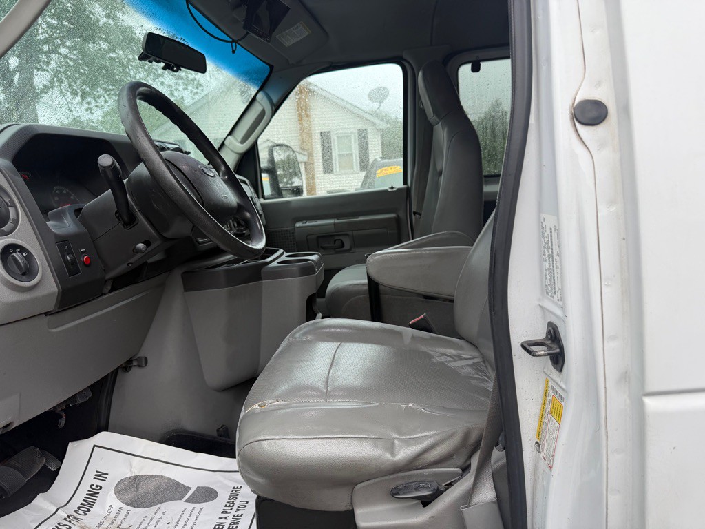 2013 Ford Econoline Image 10