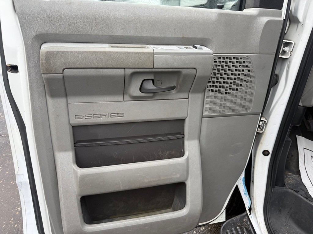 2013 Ford Econoline Image 18