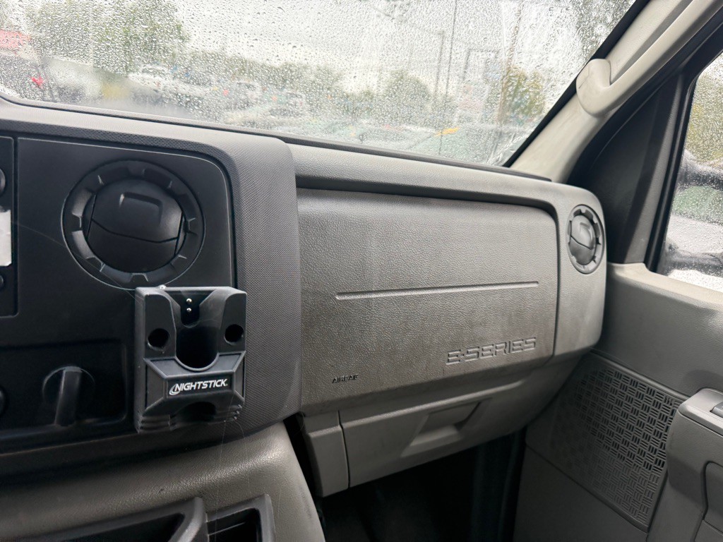 2013 Ford Econoline Image 20