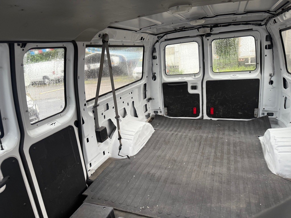 2013 Ford Econoline Image 21