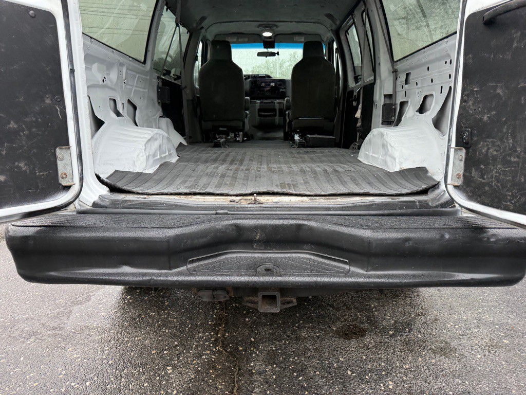 2013 Ford Econoline Image 24