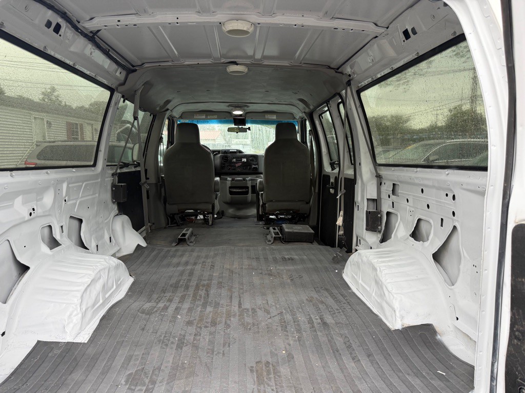 2013 Ford Econoline Image 25