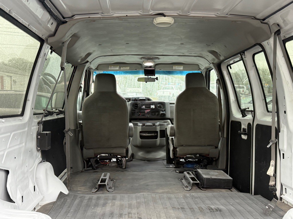 2013 Ford Econoline Image 27