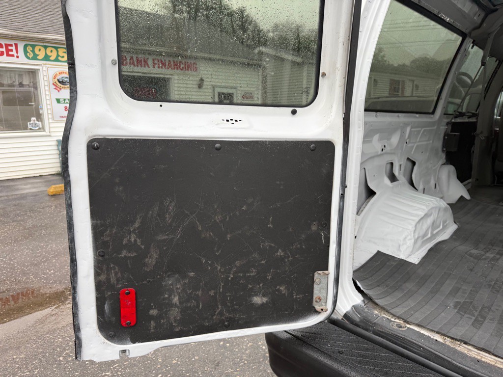 2013 Ford Econoline Image 31