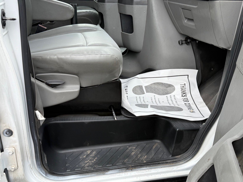 2013 Ford Econoline Image 32