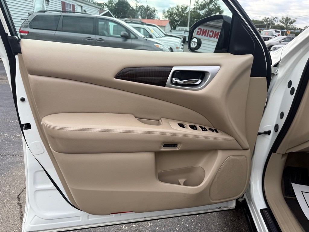 2014 Nissan Pathfinder Image 30