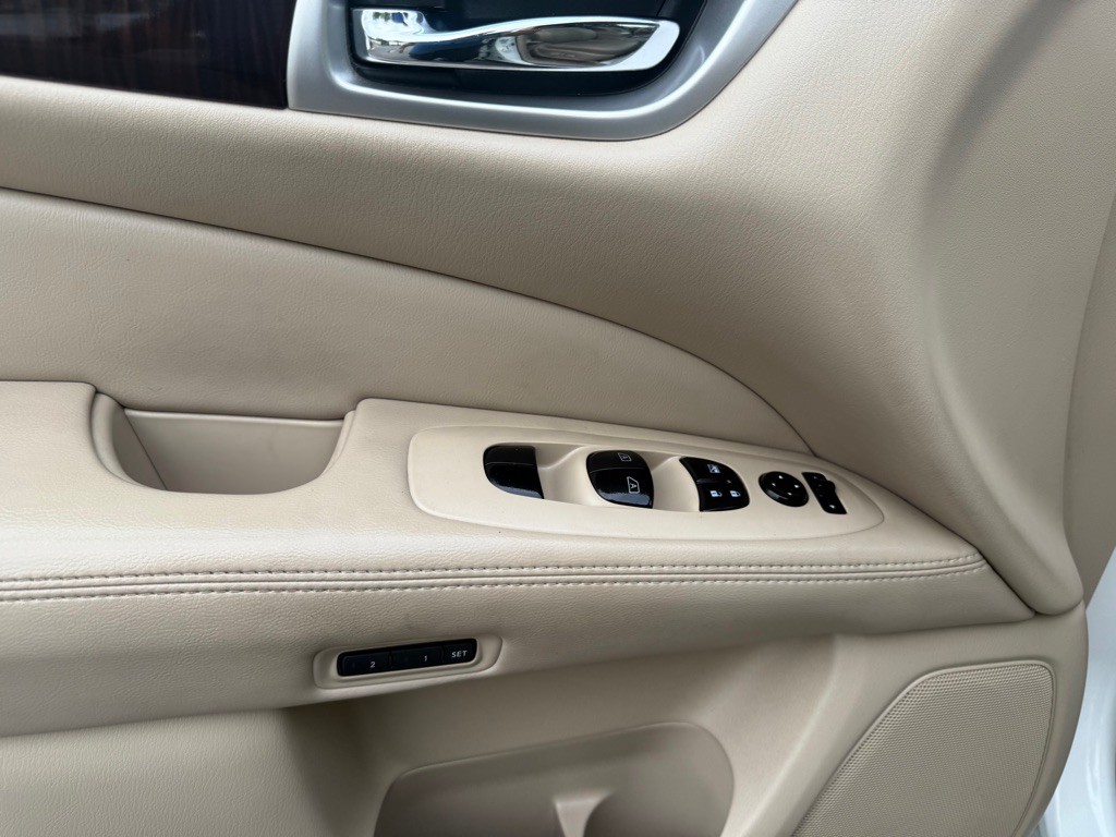 2014 Nissan Pathfinder Image 32
