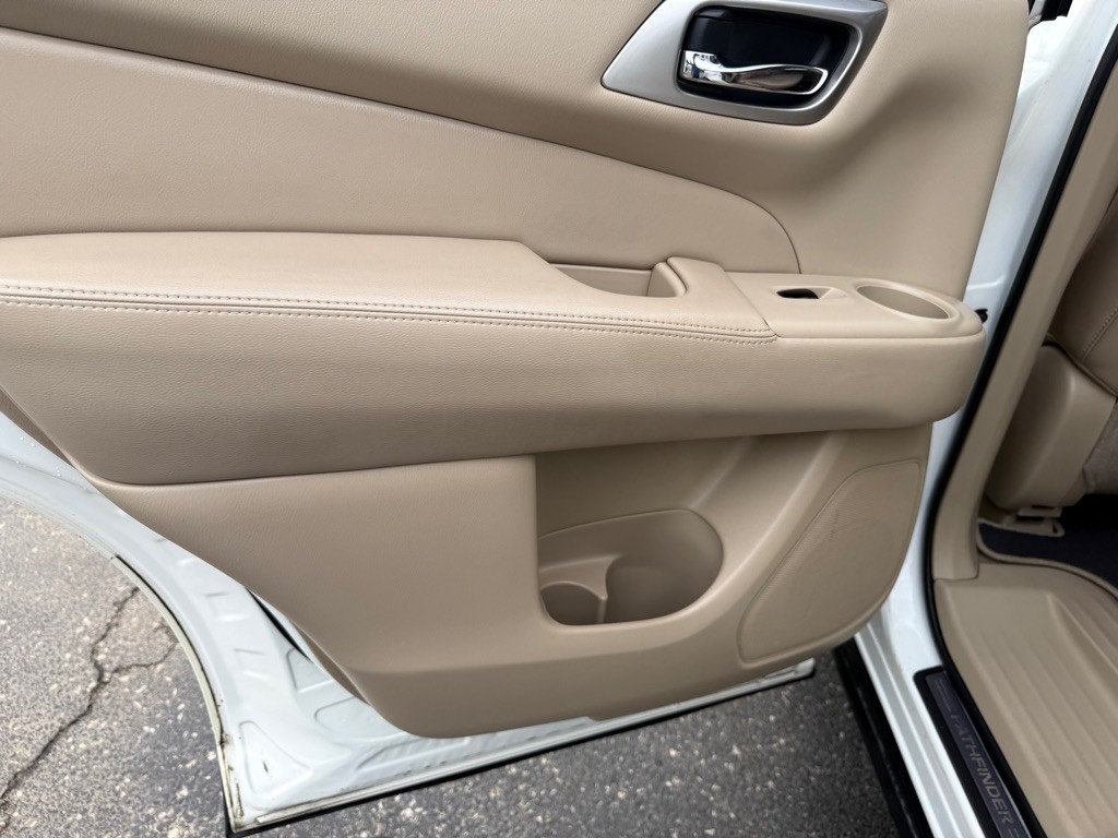 2014 Nissan Pathfinder Image 35