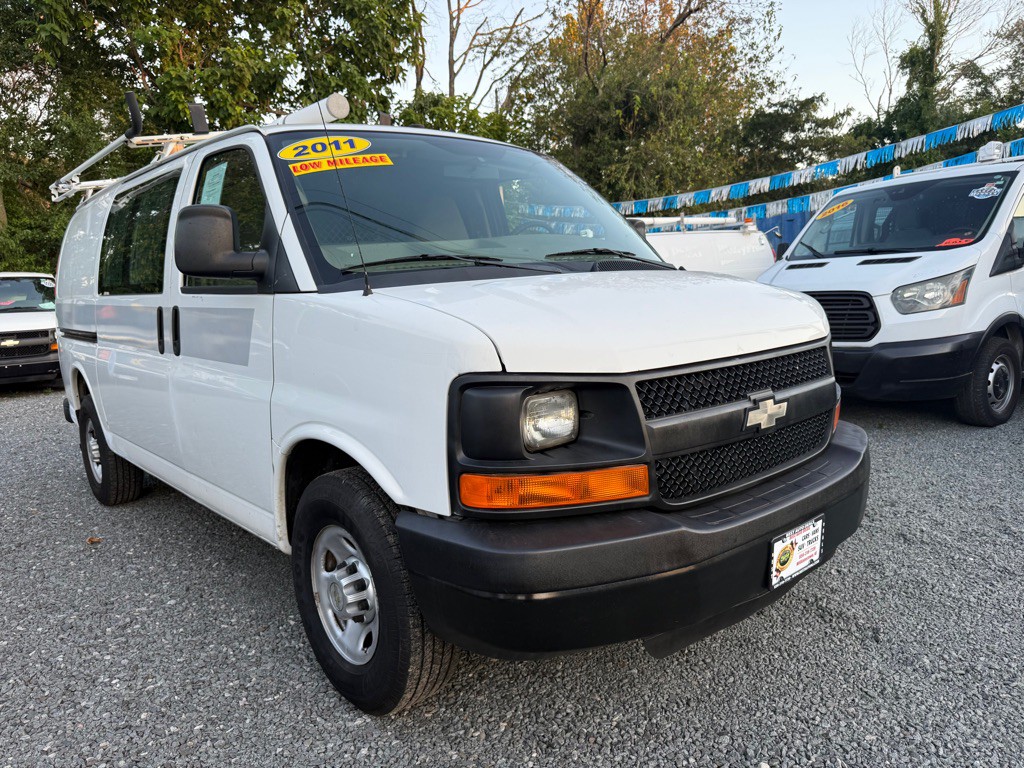2011 Chevrolet Express Image 4