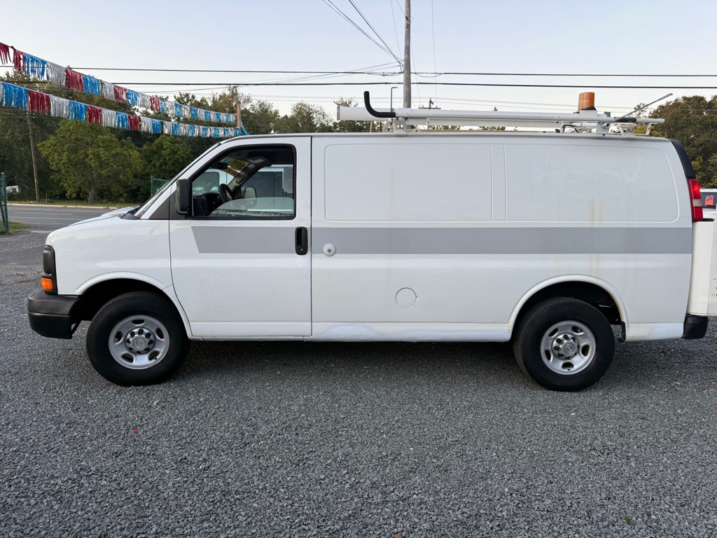 2011 Chevrolet Express Image 9