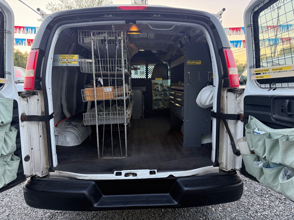 2011 Chevrolet Express Image 10