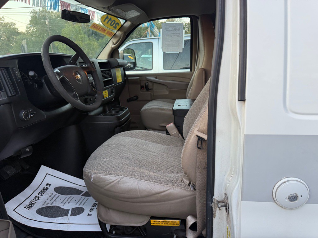 2011 Chevrolet Express Image 11