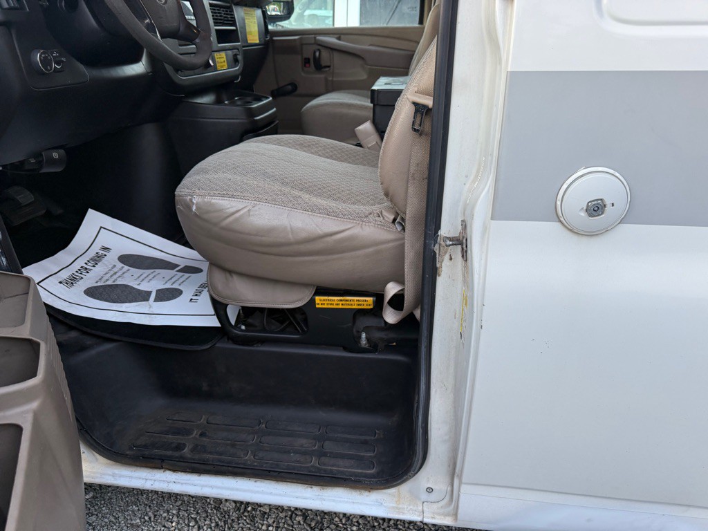 2011 Chevrolet Express Image 13