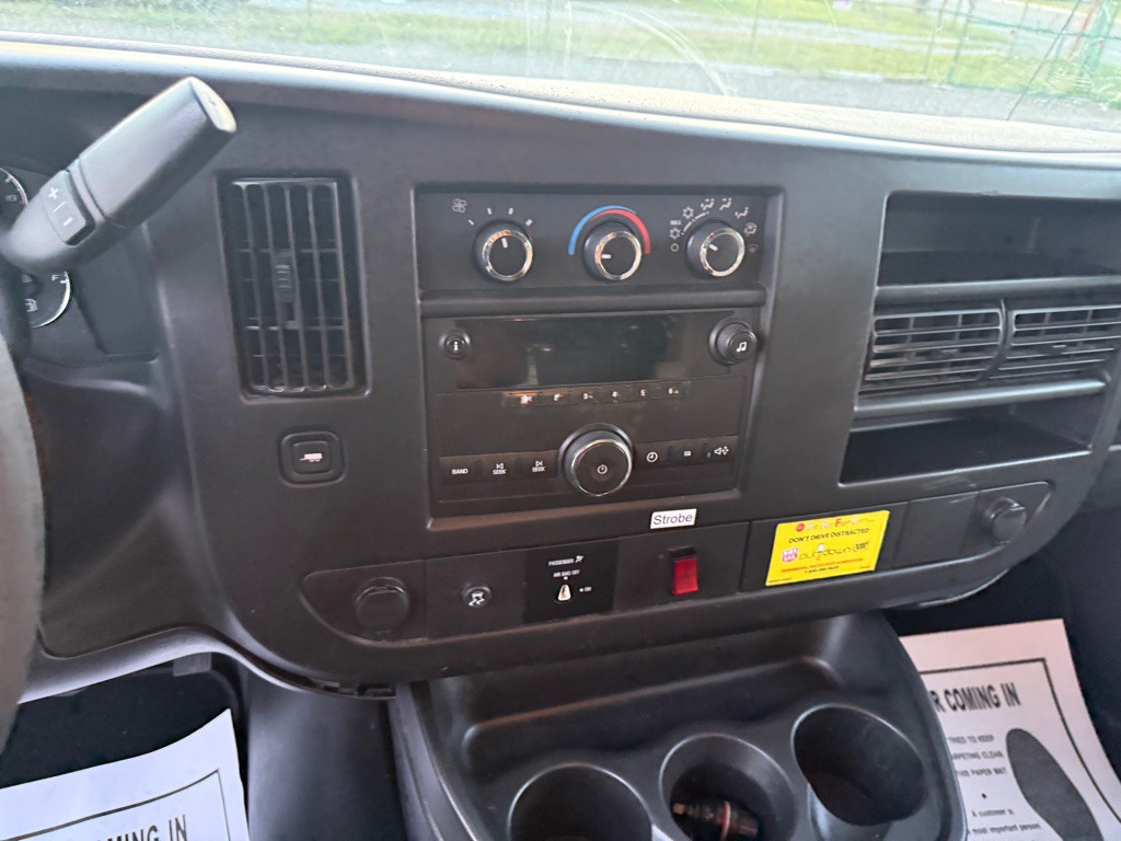 2011 Chevrolet Express Image 14