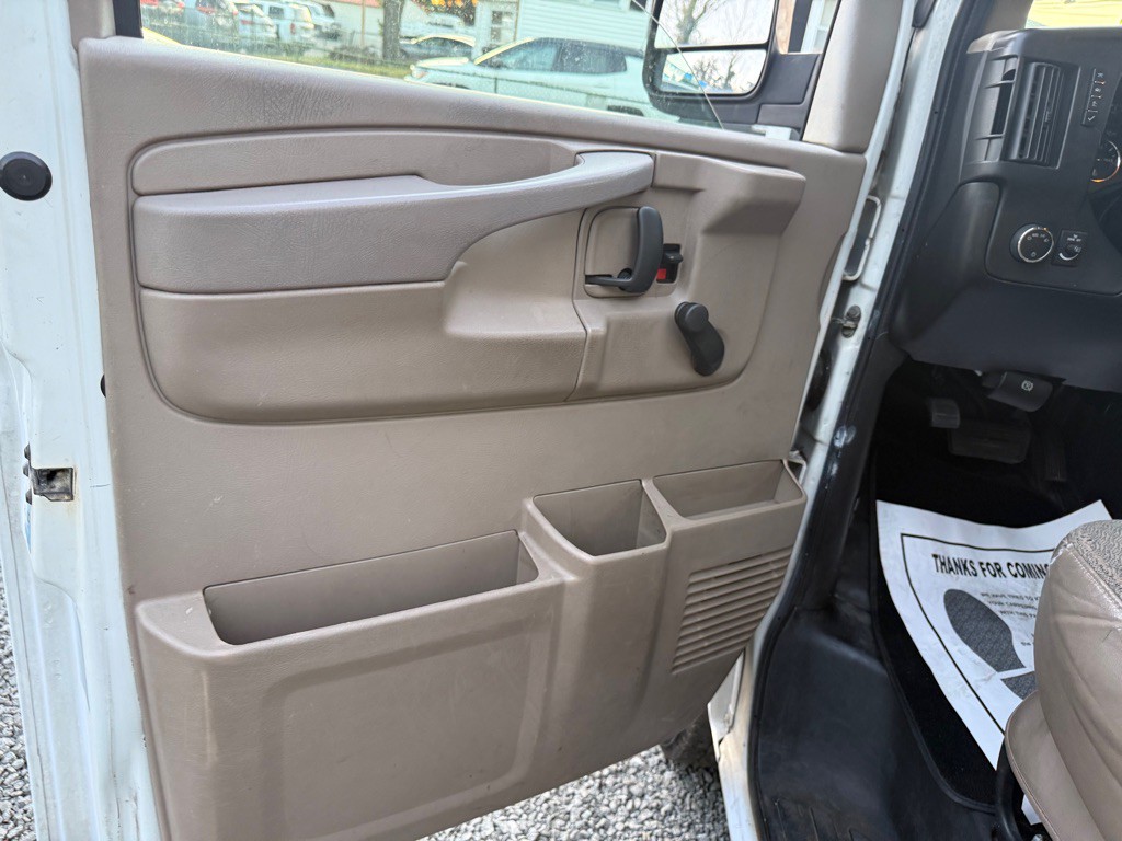 2011 Chevrolet Express Image 16