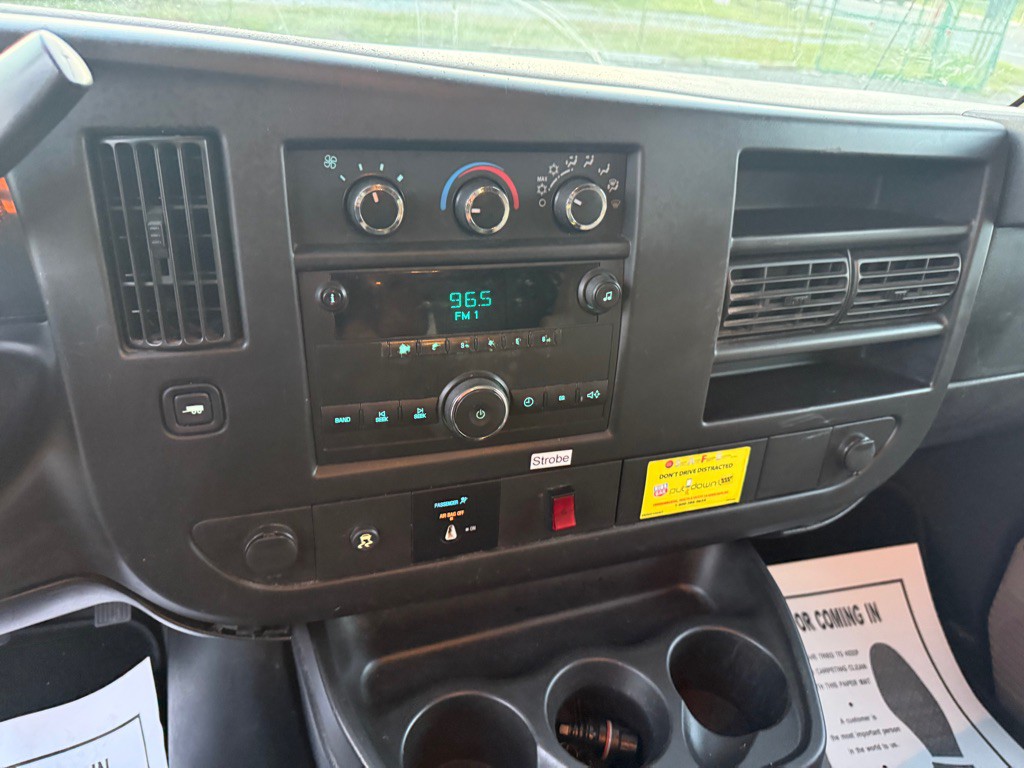2011 Chevrolet Express Image 18