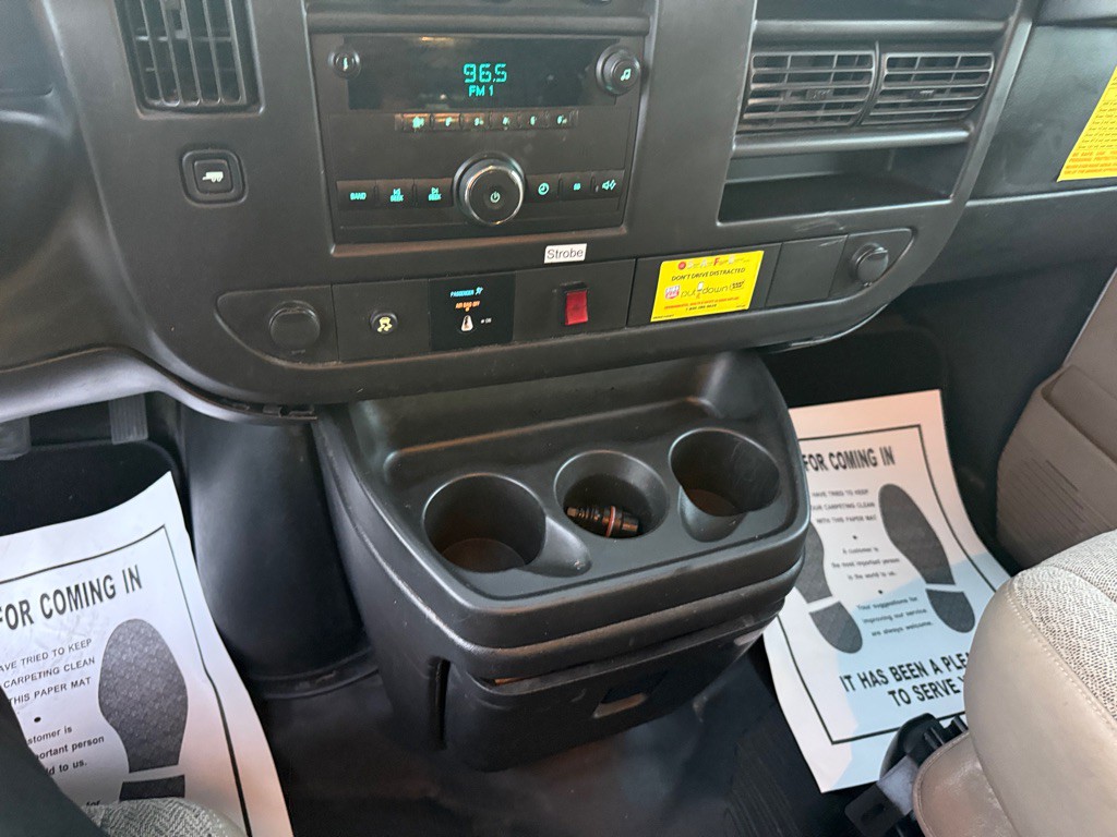 2011 Chevrolet Express Image 21