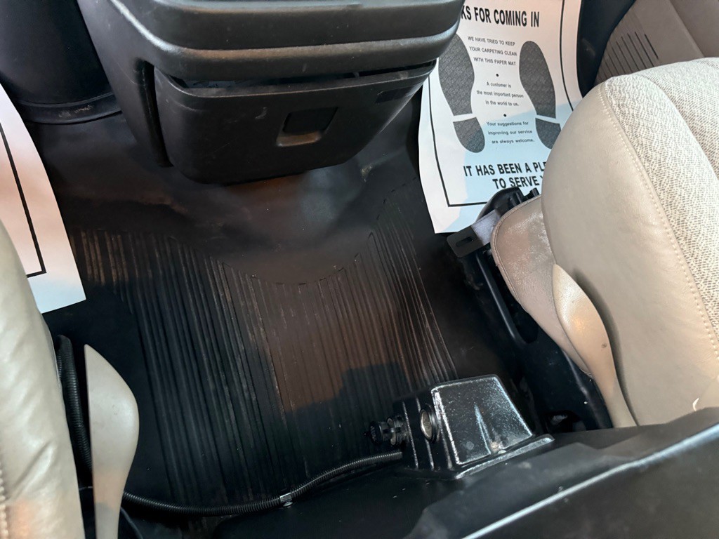 2011 Chevrolet Express Image 22
