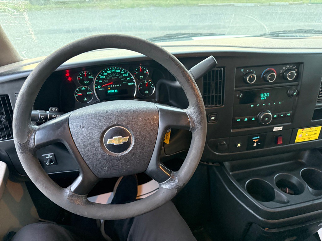 2011 Chevrolet Express Image 24