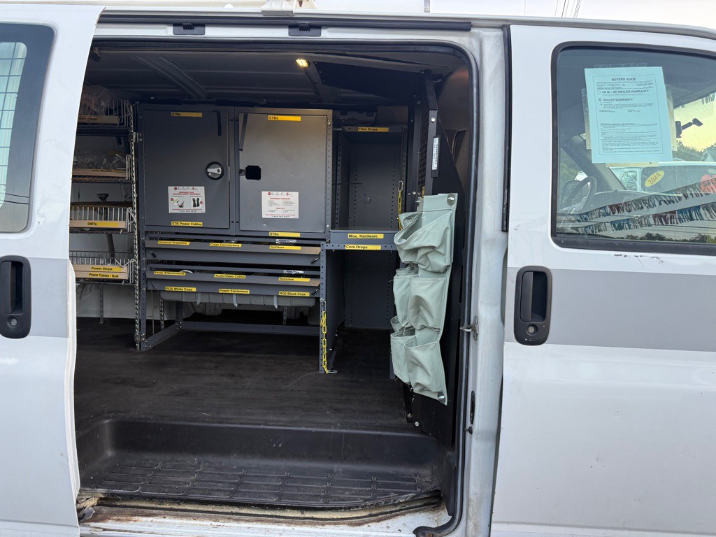 2011 Chevrolet Express Image 25
