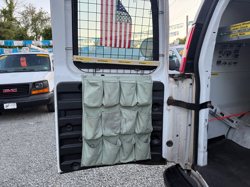 2011 Chevrolet Express Image 36