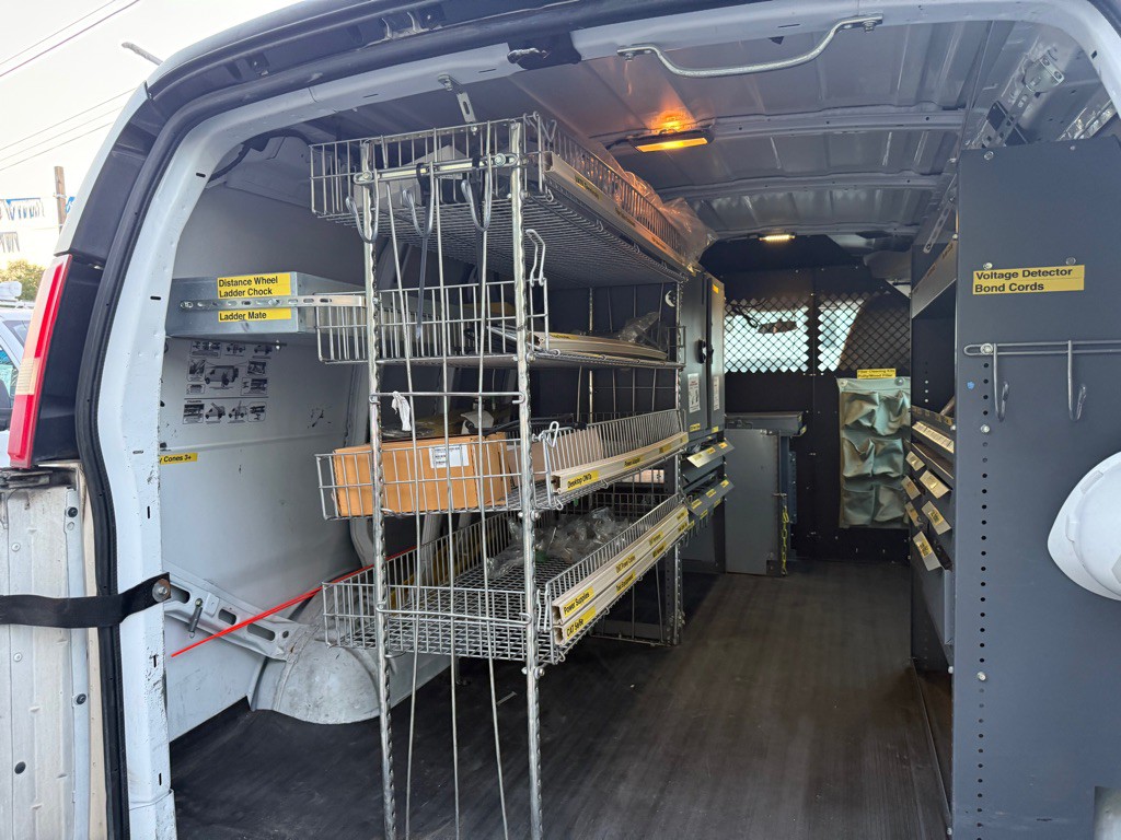2011 Chevrolet Express Image 37