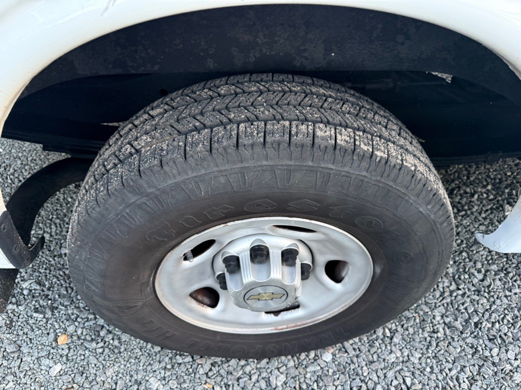 2011 Chevrolet Express Image 48