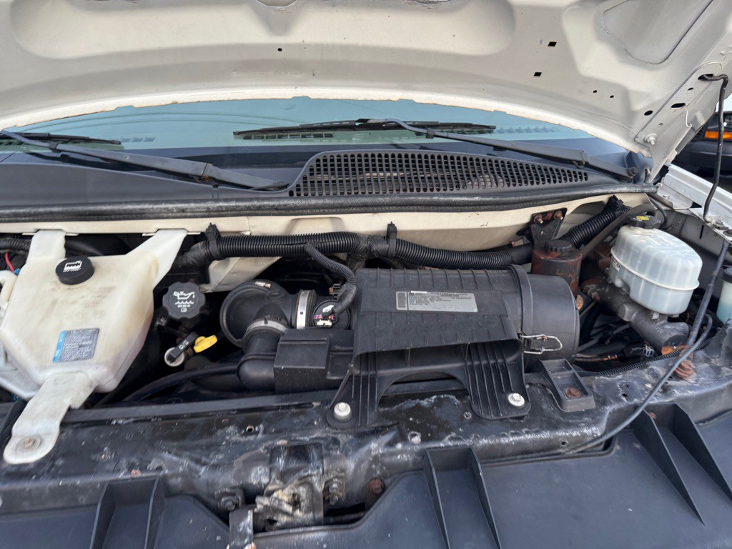 2011 Chevrolet Express Image 50