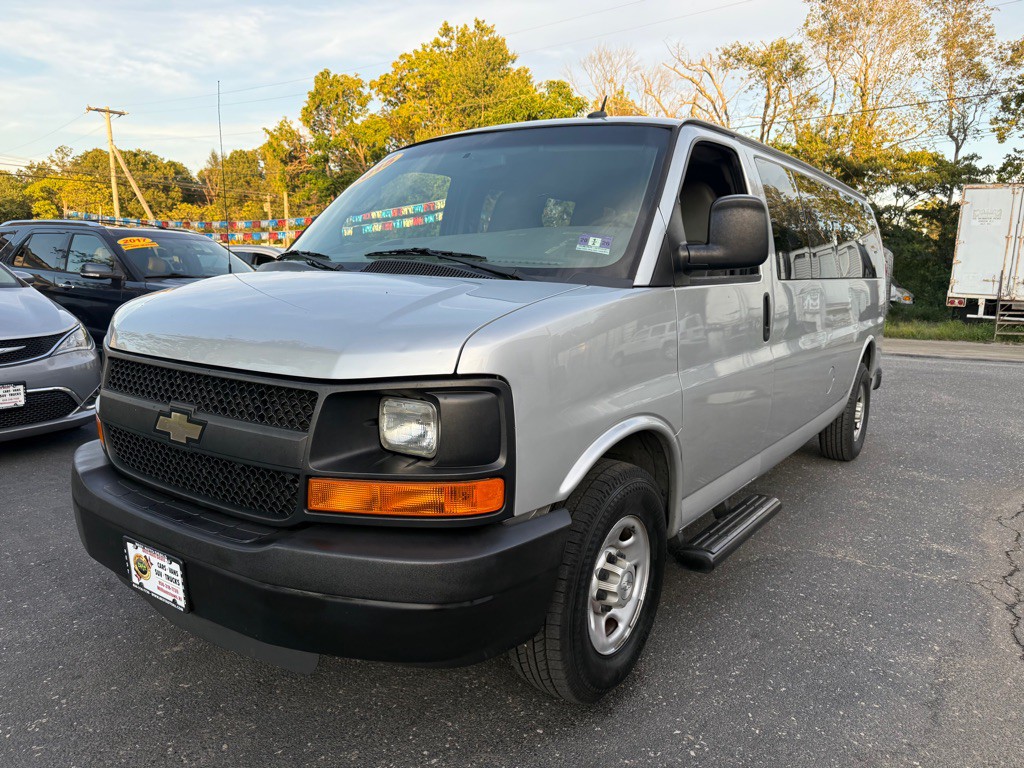 2015 Chevrolet Express Image 5