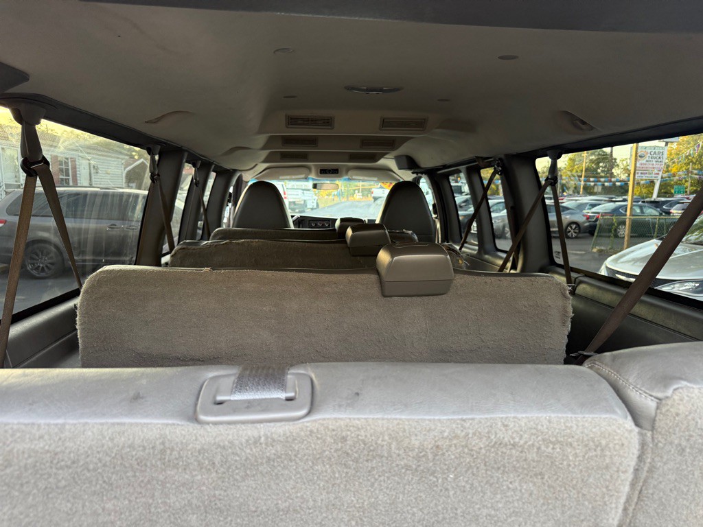 2015 Chevrolet Express Image 32