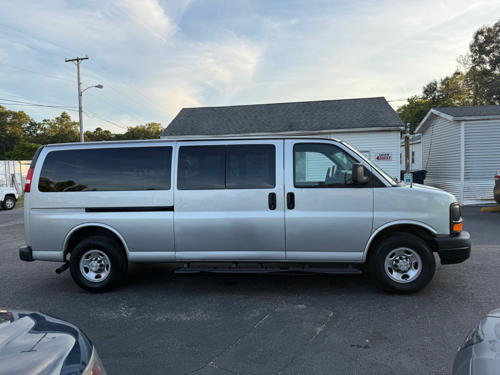 2015 Chevrolet Express Image 8